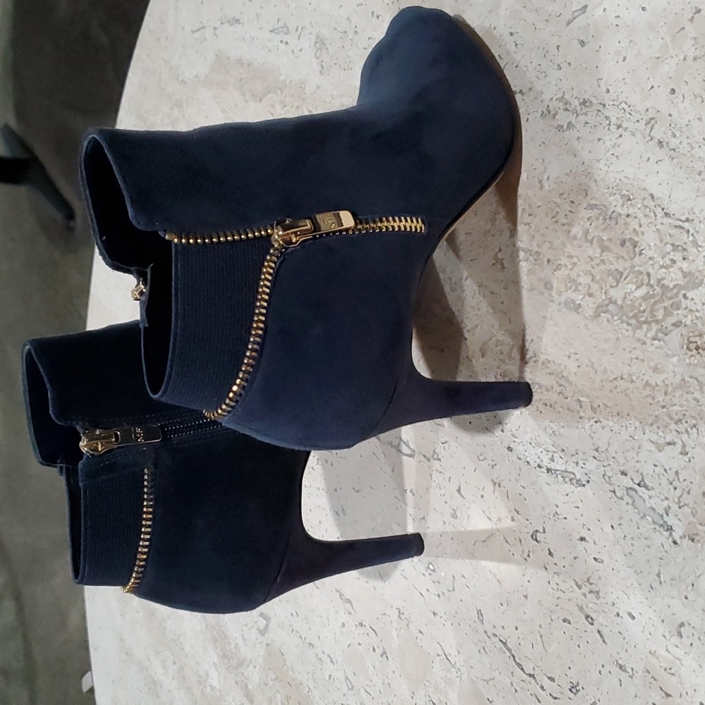 Marc Fisher Navy Suede Booties sz. 7M